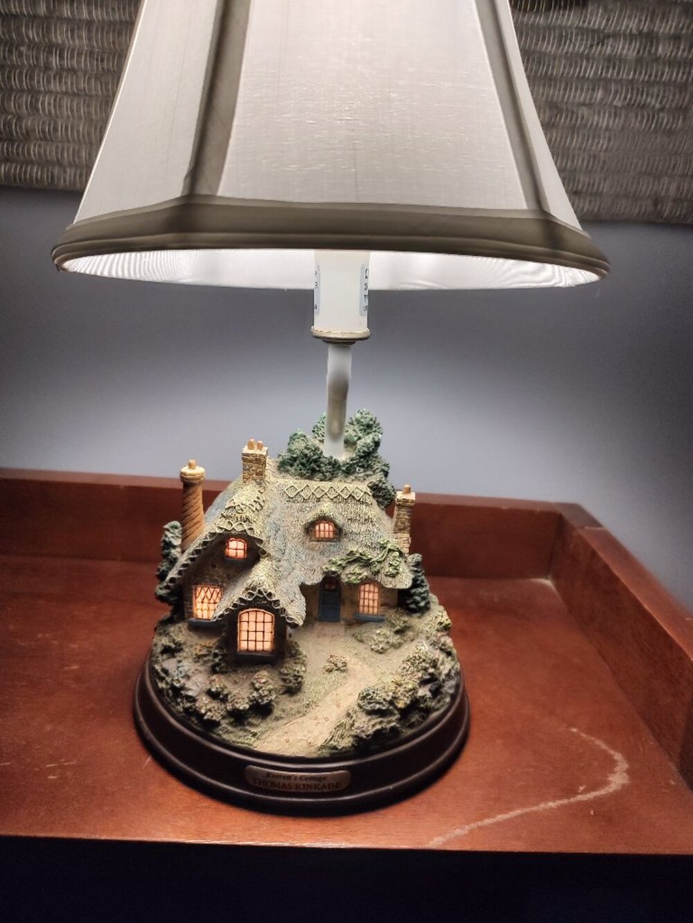Charming Thomas Kinkade Everett's Cottage Lamp with 3-way switch